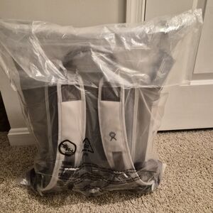 Hydro Flask Gray Day Escape Pack